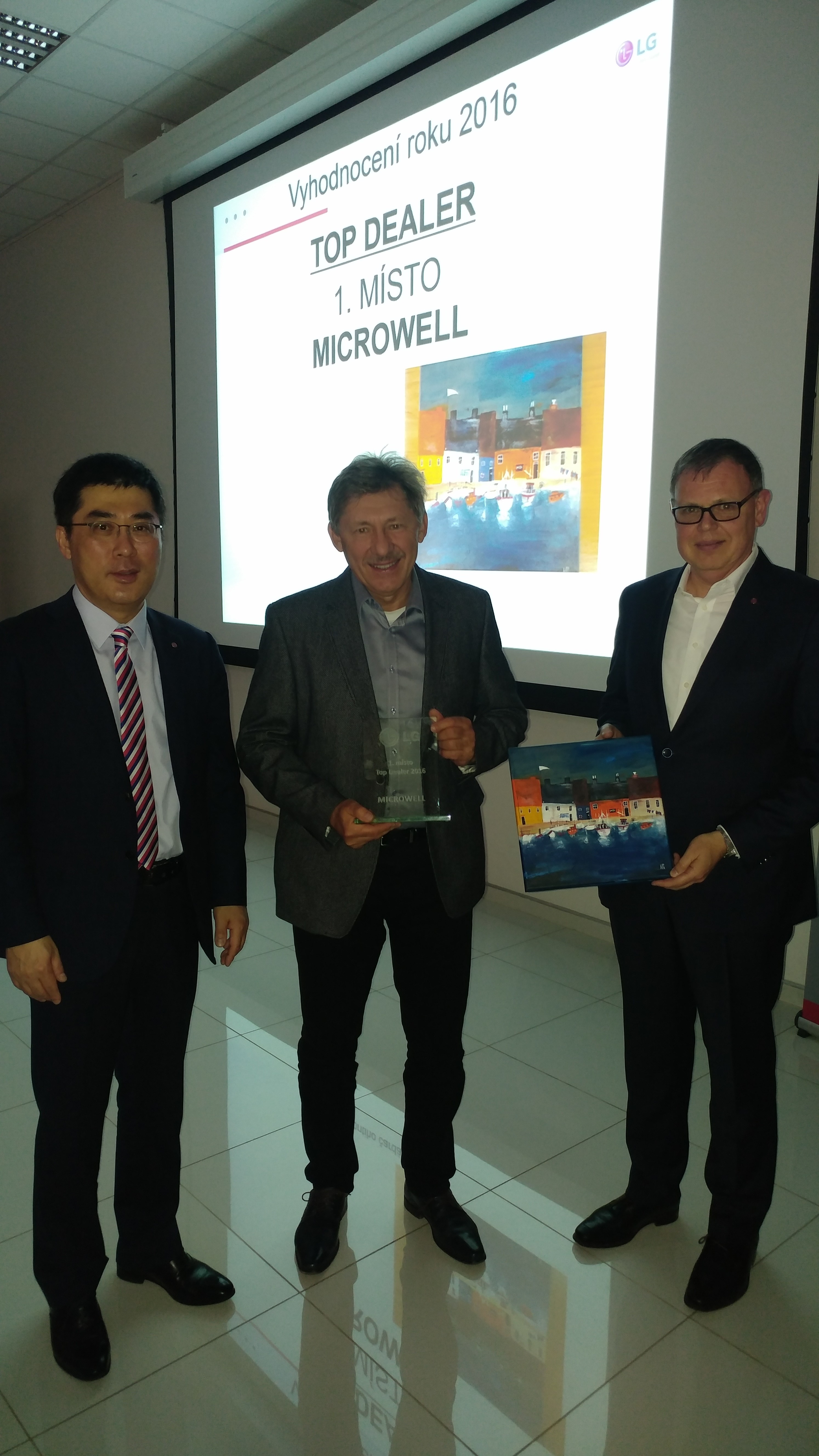 Microwell delares award